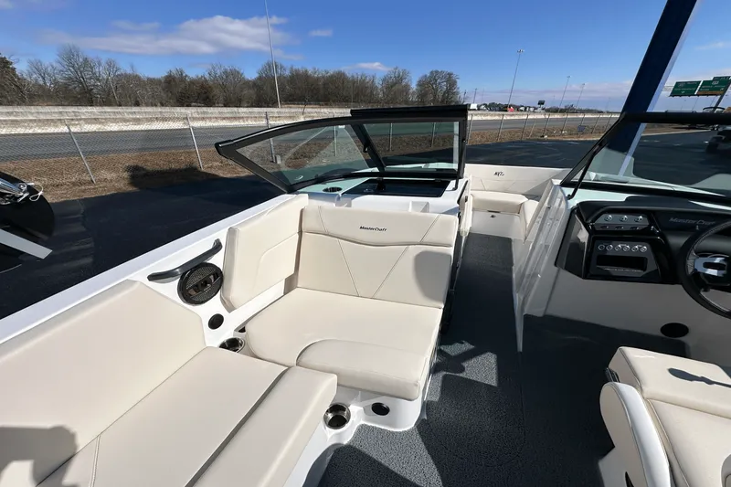 Slide: The Image of MasterCraft NXT22 2025 - 8