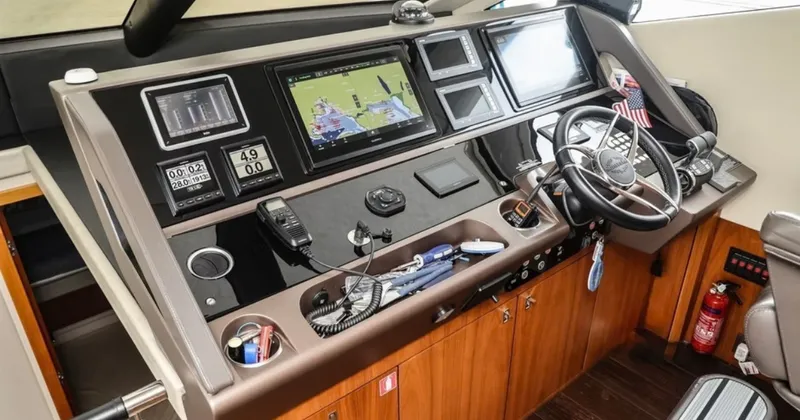Slide: The Image of Sunseeker Manhattan 65 2016 - 8