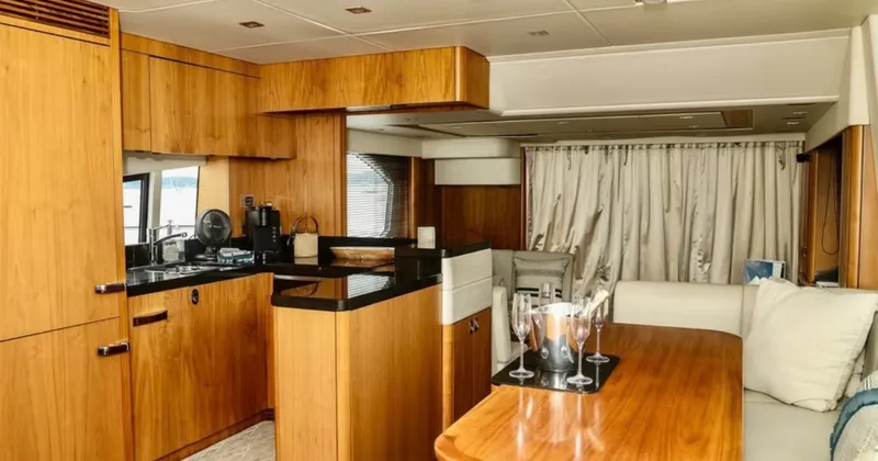 Slide: The Image of Sunseeker Manhattan 65 2016 - 1