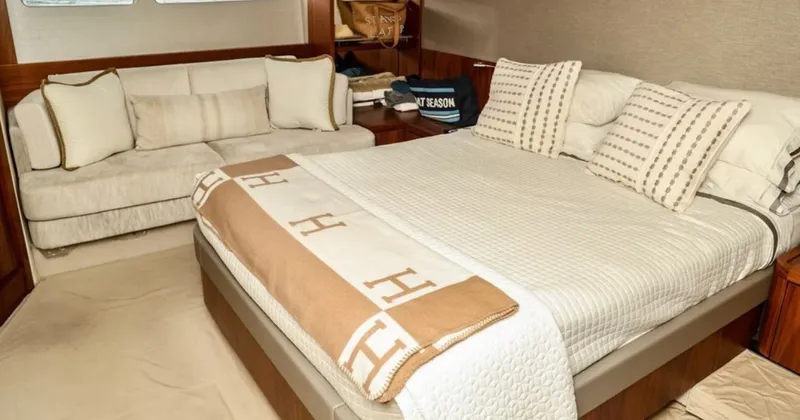 Slide: The Image of Sunseeker Manhattan 65 2016 - 2