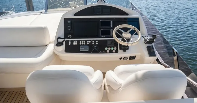 Slide: The Image of Sunseeker Manhattan 65 2016 - 18