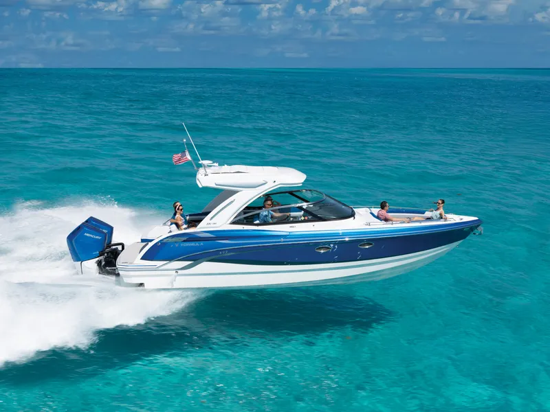 The Image of Formula 330 Crossover Bowrider 2026 - 0