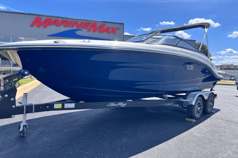 Slide: The Image of Sea Ray SPX 190 2025 - 3