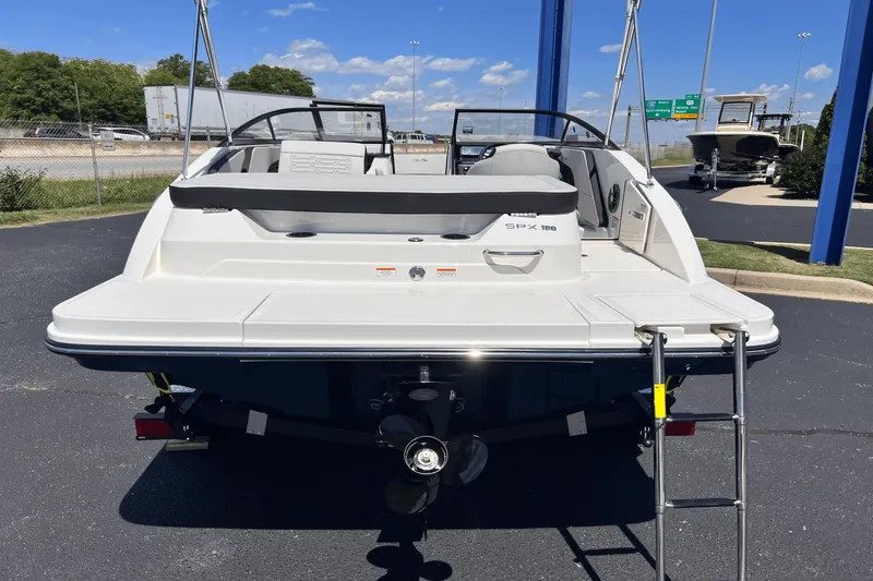 Slide: The Image of Sea Ray SPX 190 2025 - 4