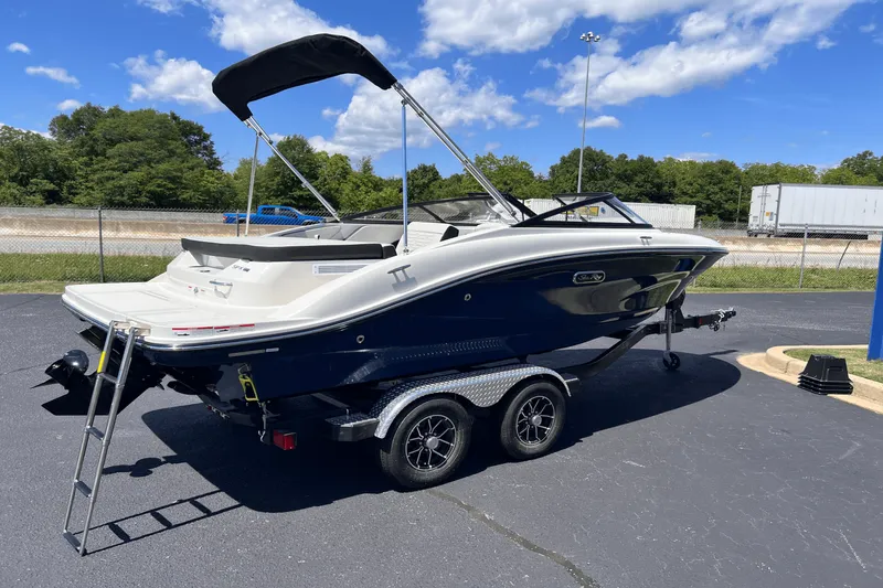 Slide: The Image of Sea Ray SPX 190 2025 - 5