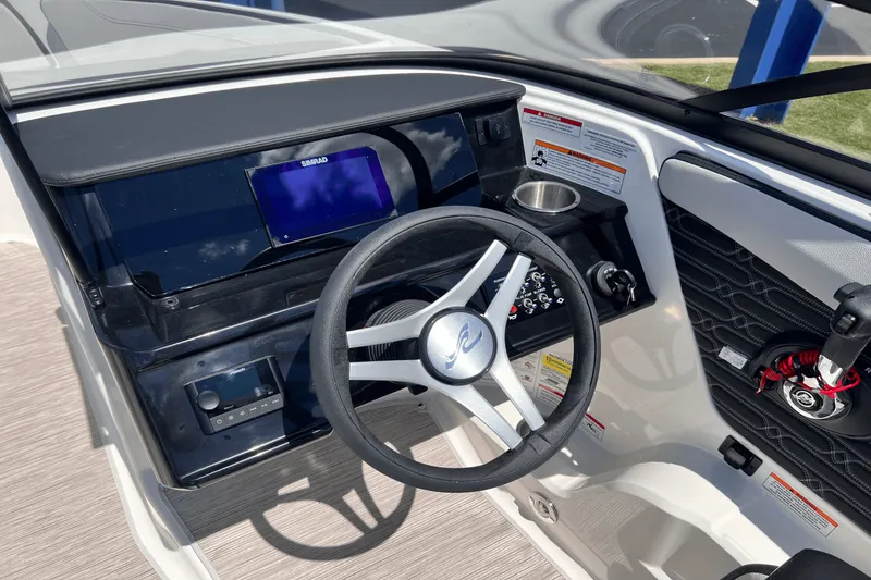 Slide: The Image of Sea Ray SPX 190 2025 - 7