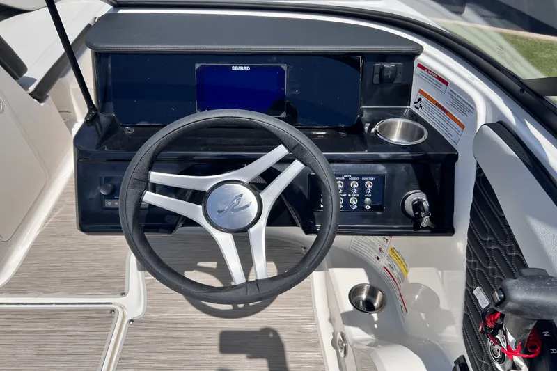 Slide: The Image of Sea Ray SPX 190 2025 - 8