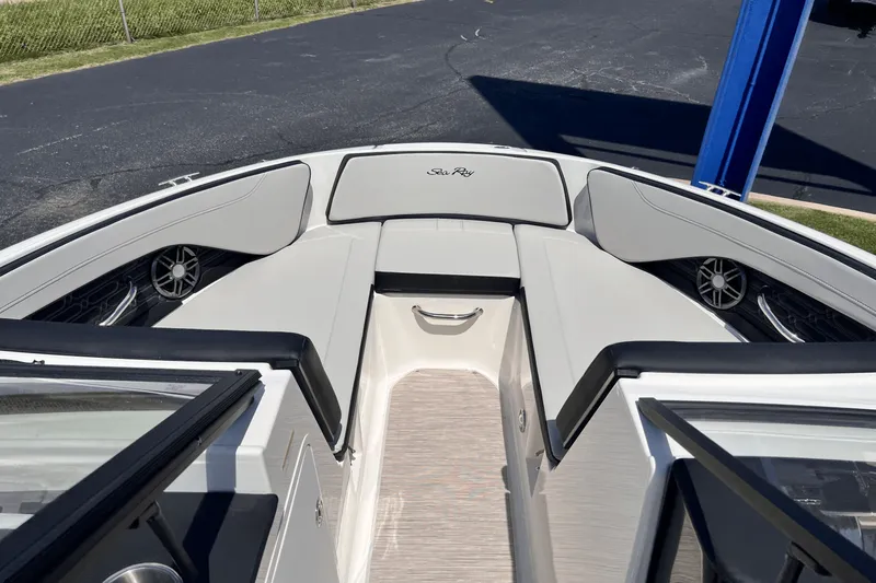 Slide: The Image of Sea Ray SPX 190 2025 - 9