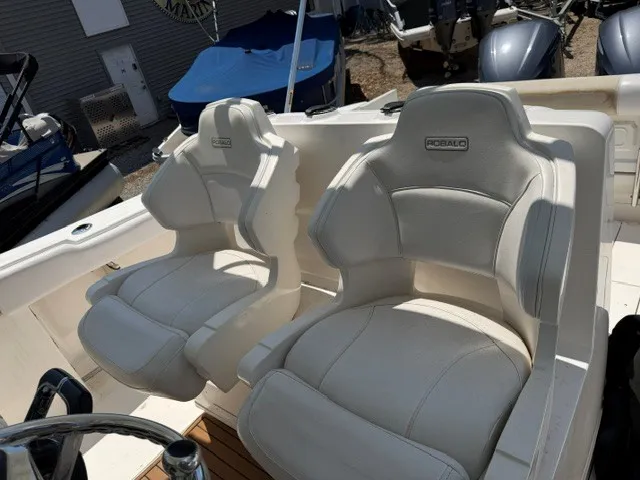 Slide: The Image of Robalo R300 2016 - 8