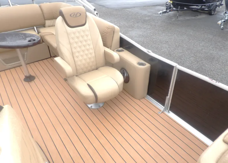 Slide: The Image of Harris Grand Mariner 250 2019 - 9
