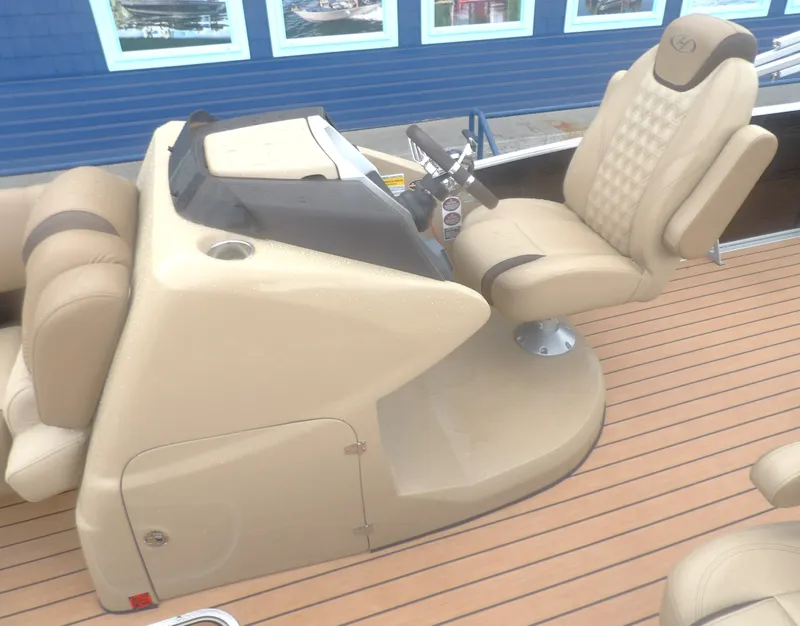 Slide: The Image of Harris Grand Mariner 250 2019 - 10