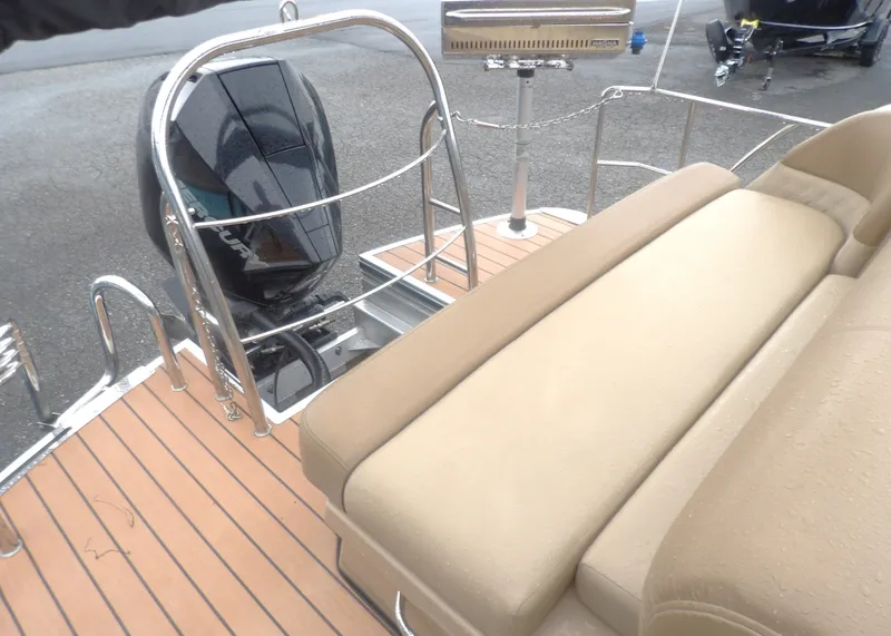 Slide: The Image of Harris Grand Mariner 250 2019 - 14