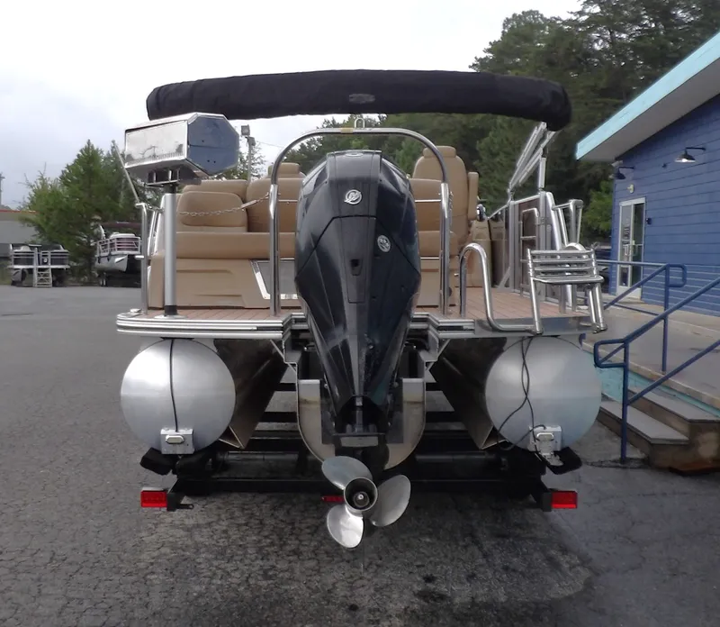 Slide: The Image of Harris Grand Mariner 250 2019 - 3