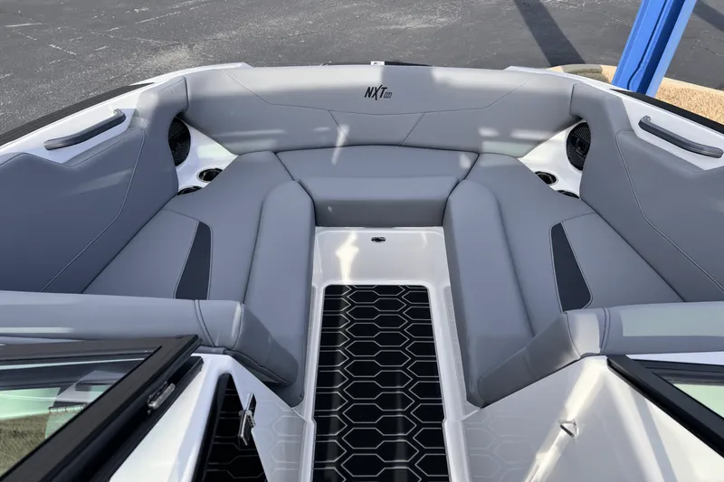 Slide: The Image of MasterCraft NXT22 2025 - 14
