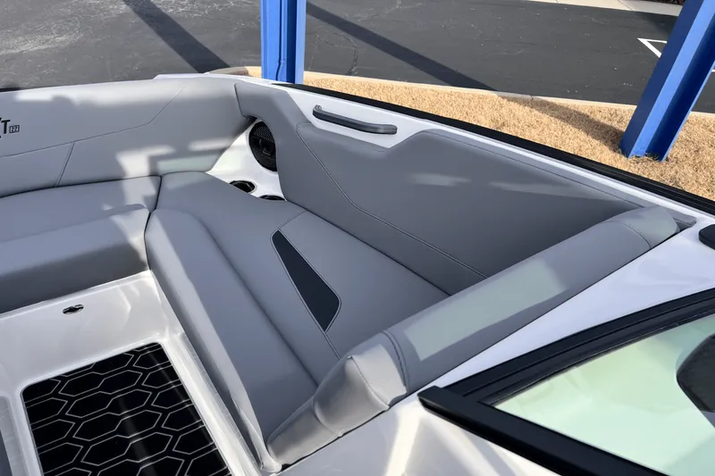 Slide: The Image of MasterCraft NXT22 2025 - 16