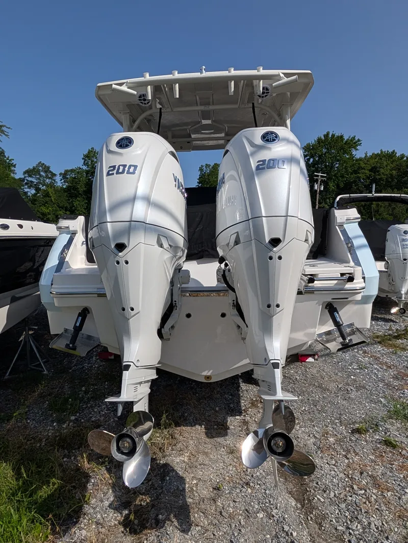 Slide: The Image of Robalo R257 2026 - 2