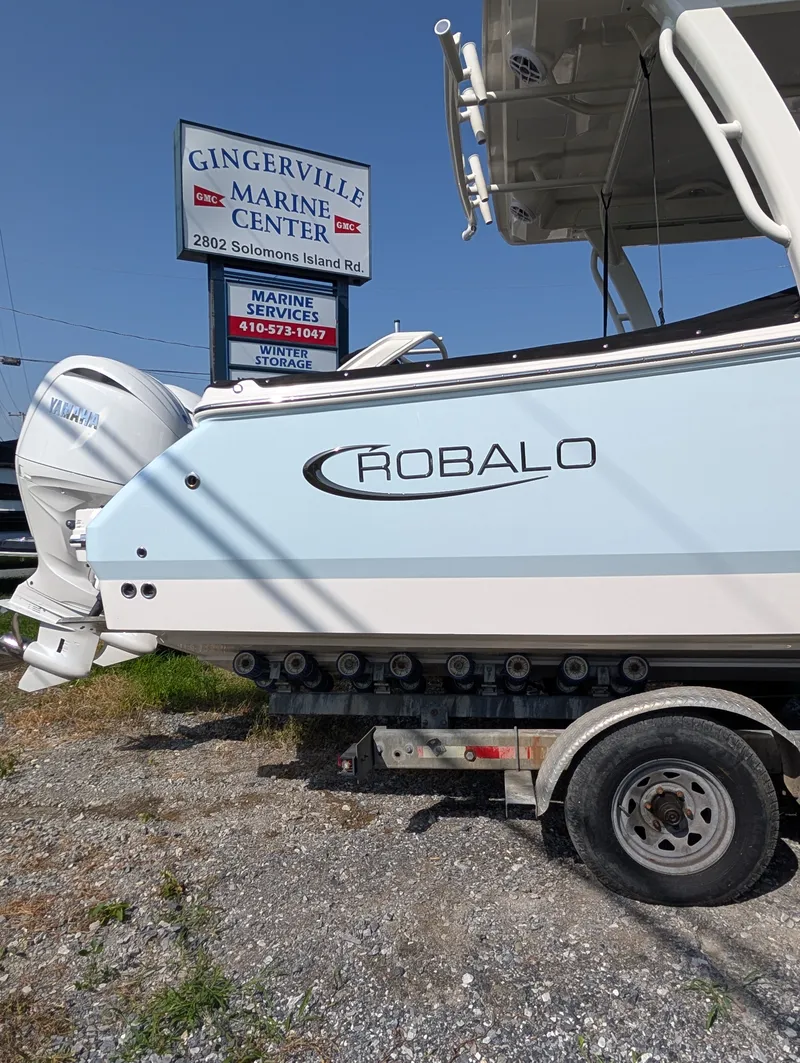 Slide: The Image of Robalo R257 2026 - 1