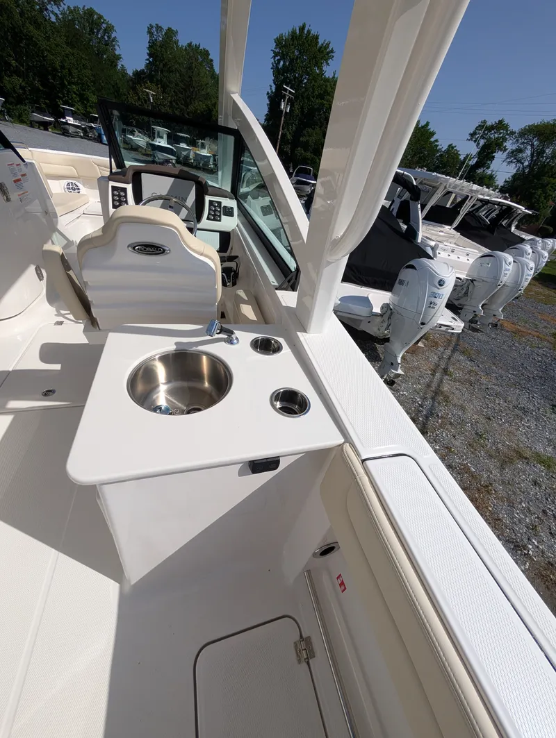 Slide: The Image of Robalo R257 2026 - 13