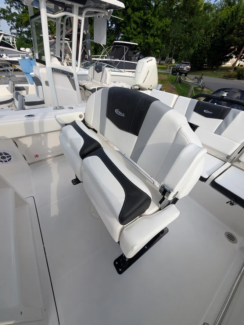Slide: The Image of Robalo R232 EX 2026 - 11