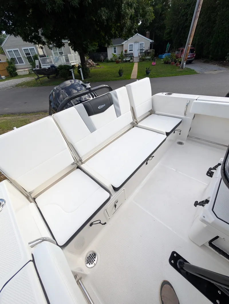 Slide: The Image of Robalo R232 EX 2026 - 6
