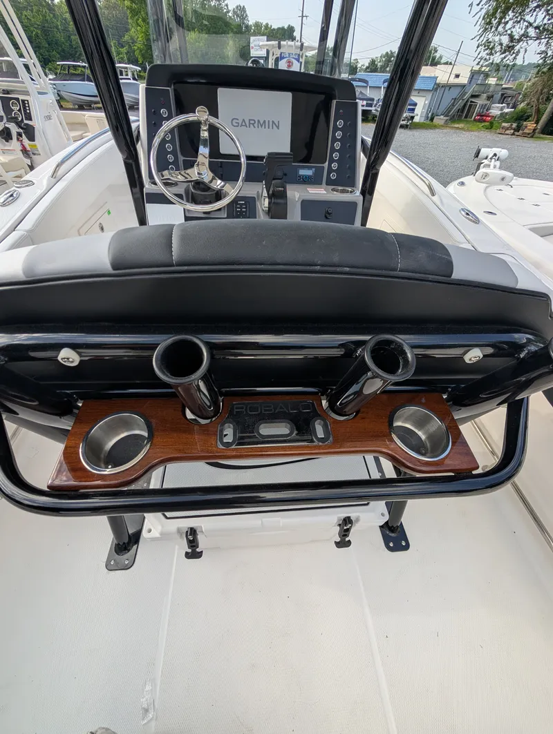 Slide: The Image of Robalo R232 EX 2026 - 8