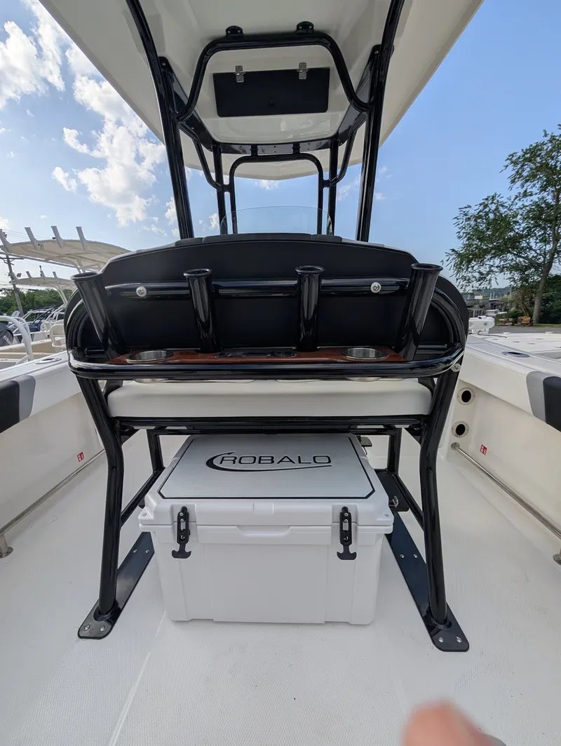 Slide: The Image of Robalo R232 EX 2026 - 7