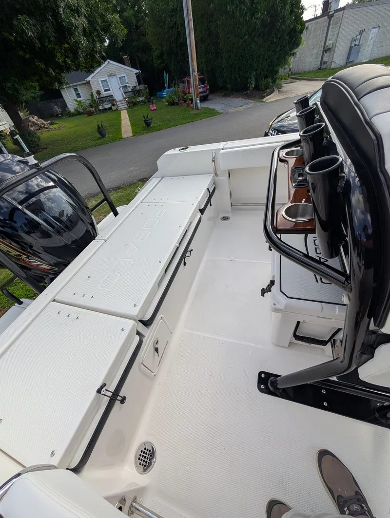 Slide: The Image of Robalo R232 EX 2026 - 5
