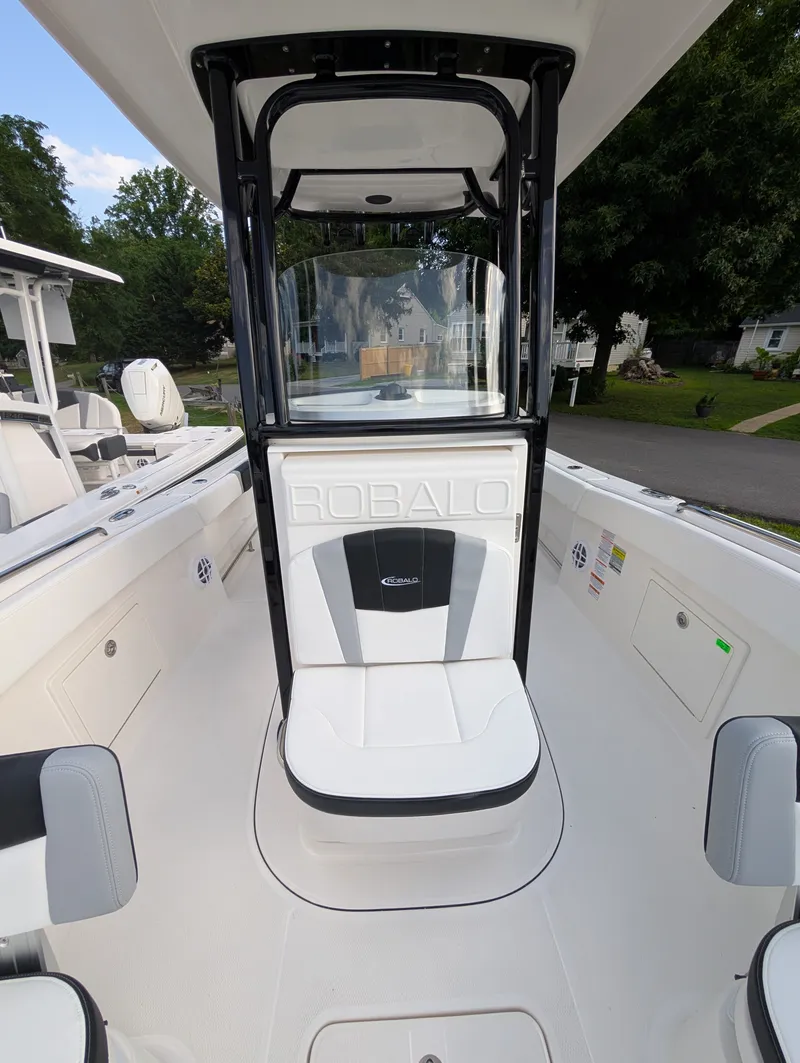 Slide: The Image of Robalo R232 EX 2026 - 22