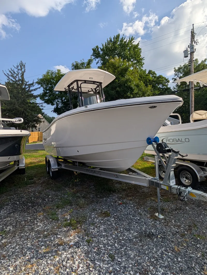 Slide: The Image of Robalo R232 EX 2026 - 1