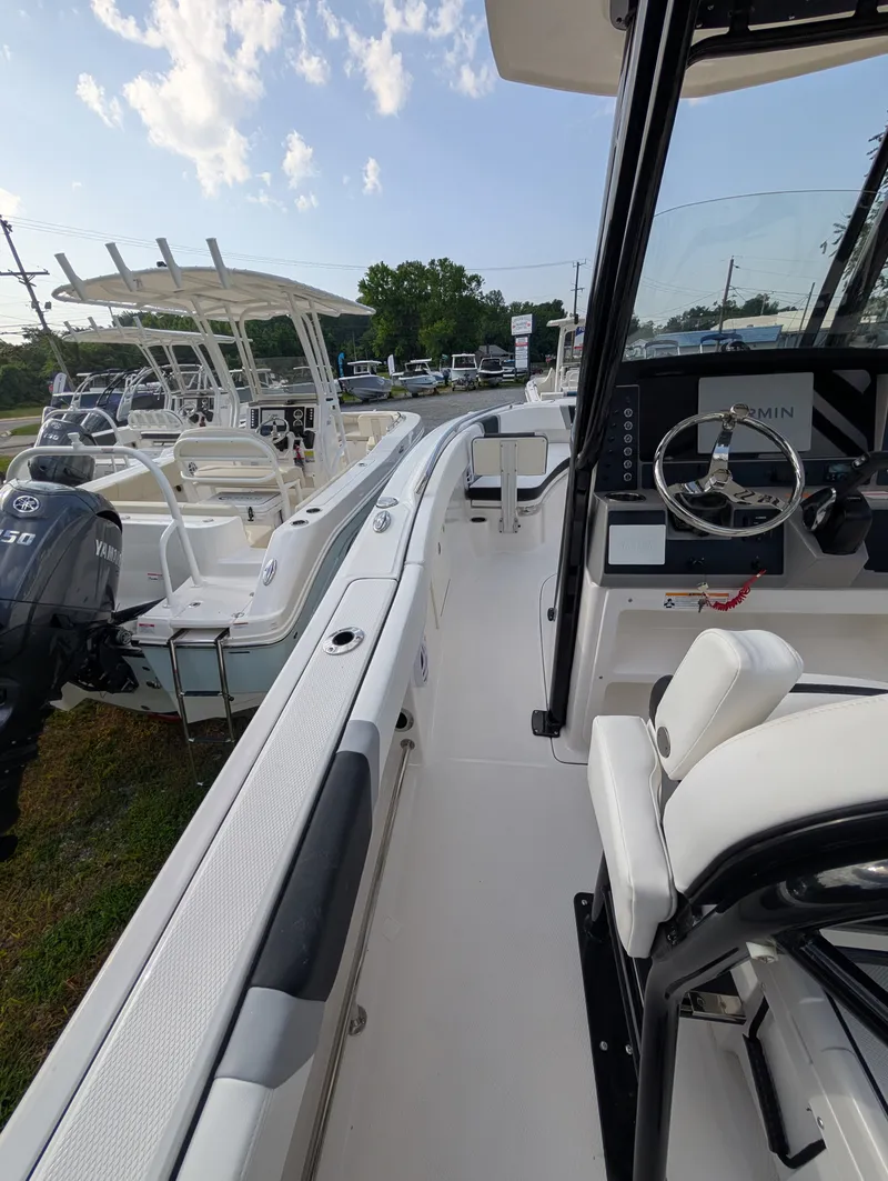 Slide: The Image of Robalo R232 EX 2026 - 10