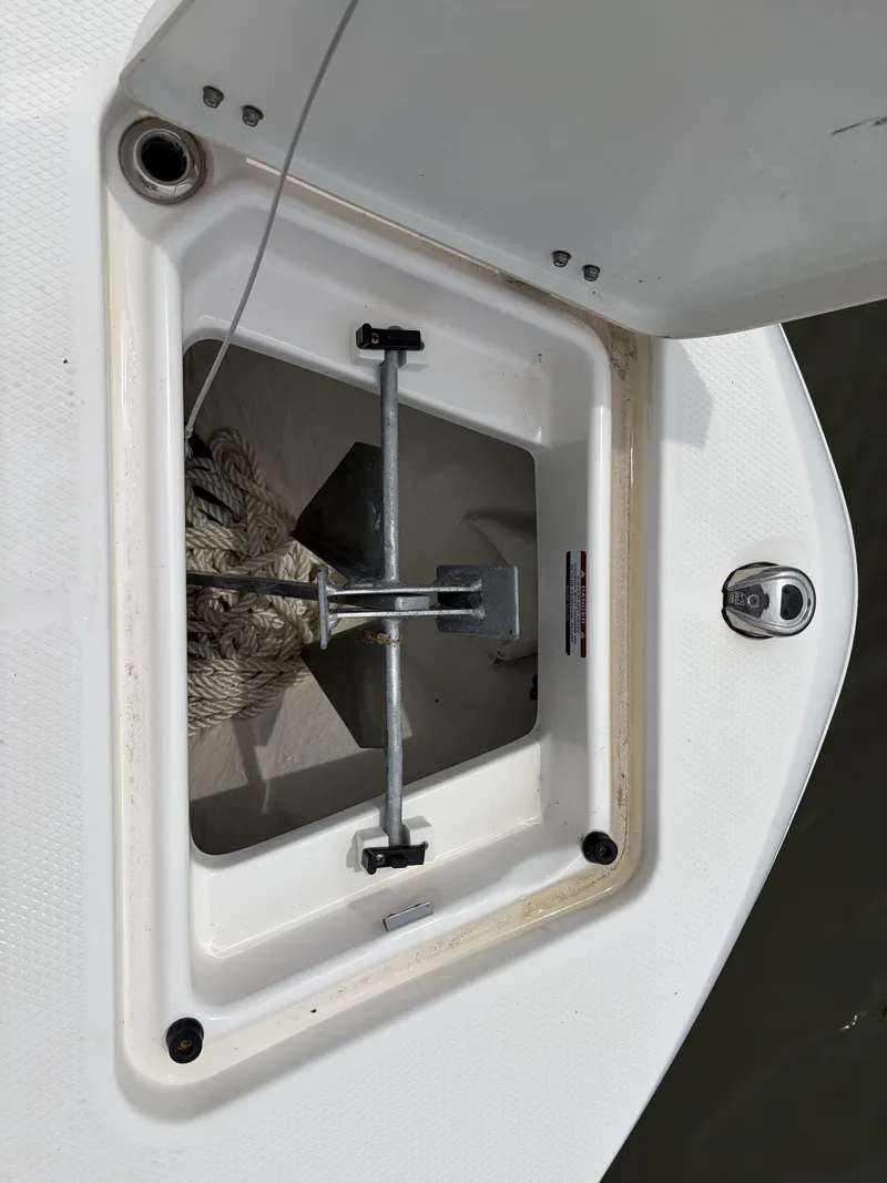Slide: The Image of Robalo R200 2021 - 16
