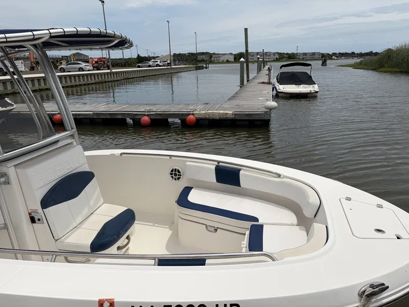 Slide: The Image of Robalo R200 2021 - 1