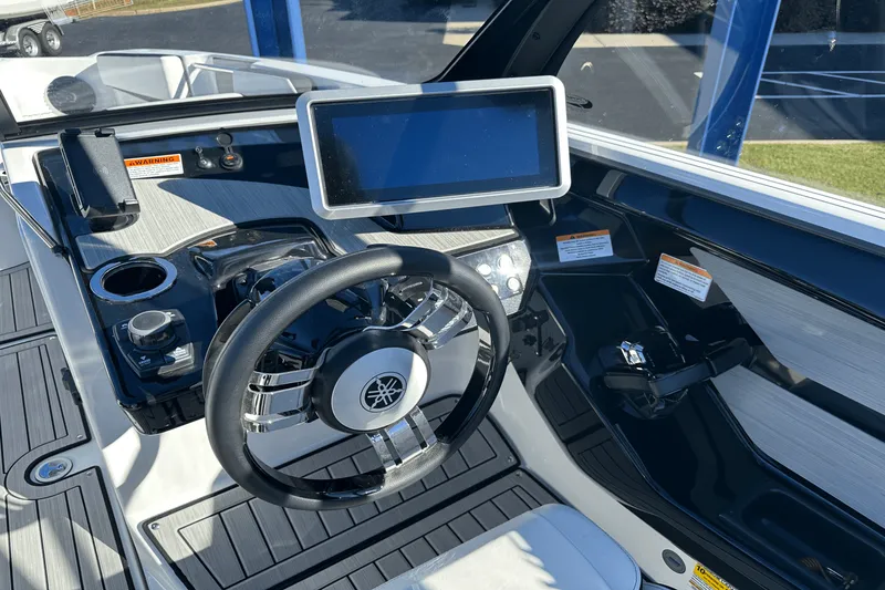 Slide: The Image of Yamaha 222SD 2025 - 18