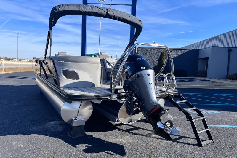 Slide: The Image of Bennington 23LXS 2025 - 4