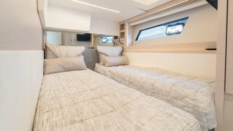 Slide: The Image of Prestige 520 S 2023 - 4399567