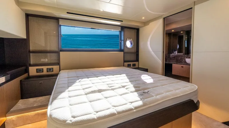 Slide: The Image of Absolute 60 Fly 2026 - 4930288