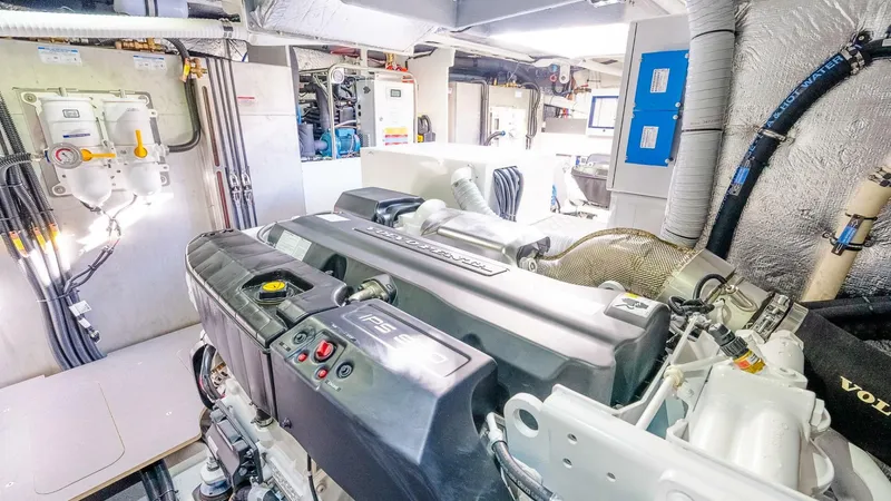 Slide: The Image of Absolute 60 Fly 2026 - 4930293