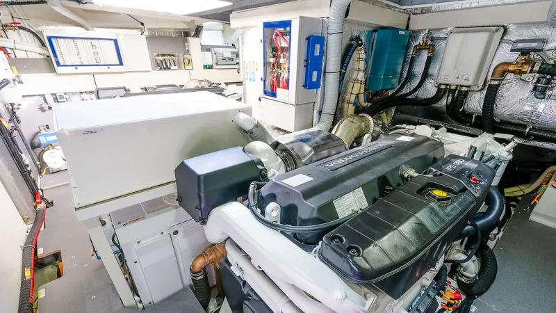 Slide: The Image of Absolute 60 Fly 2026 - 4930301