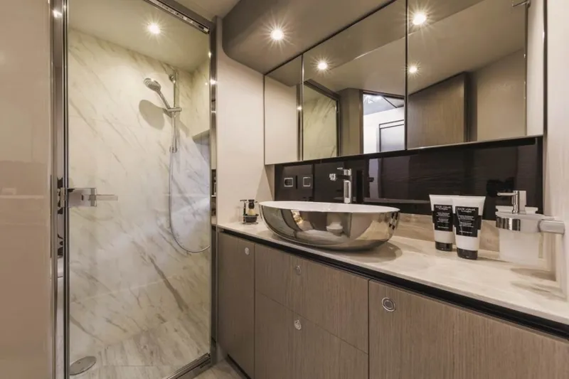 Slide: The Image of Master Head - 1196432