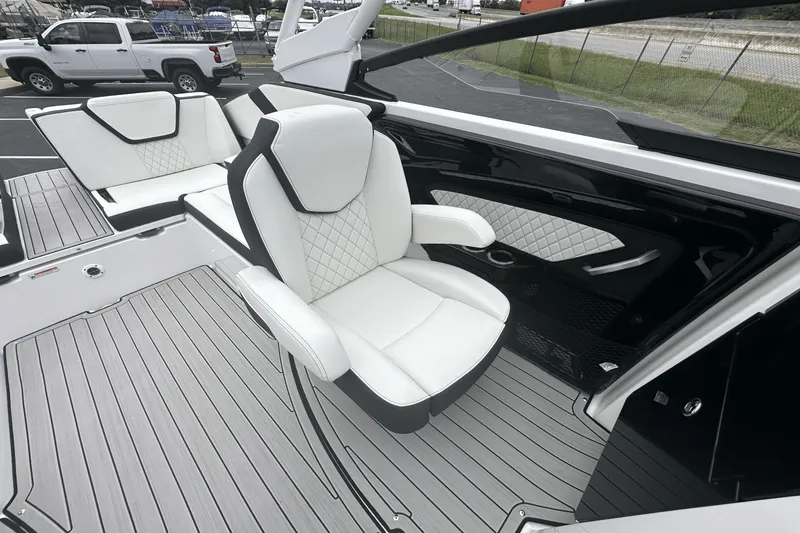 Slide: The Image of Yamaha 252S 2025 - 10