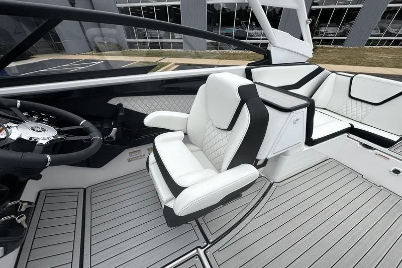 Slide: The Image of Yamaha 252S 2025 - 12