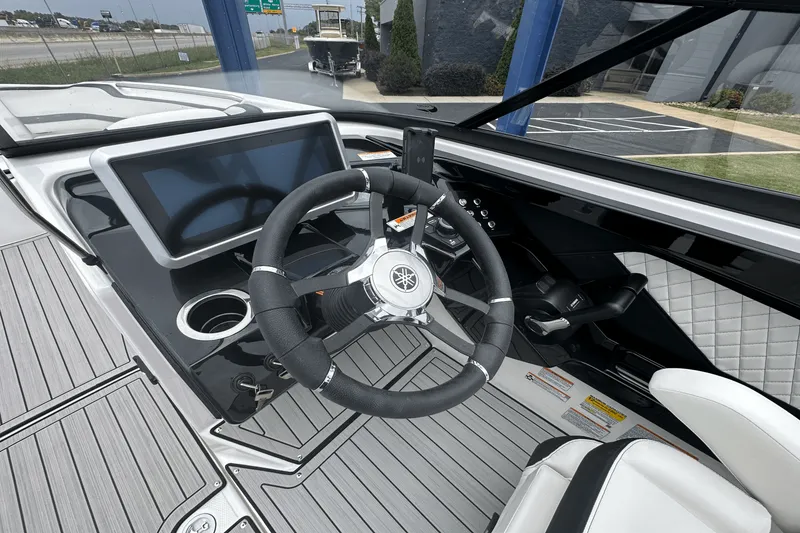 Slide: The Image of Yamaha 252S 2025 - 13