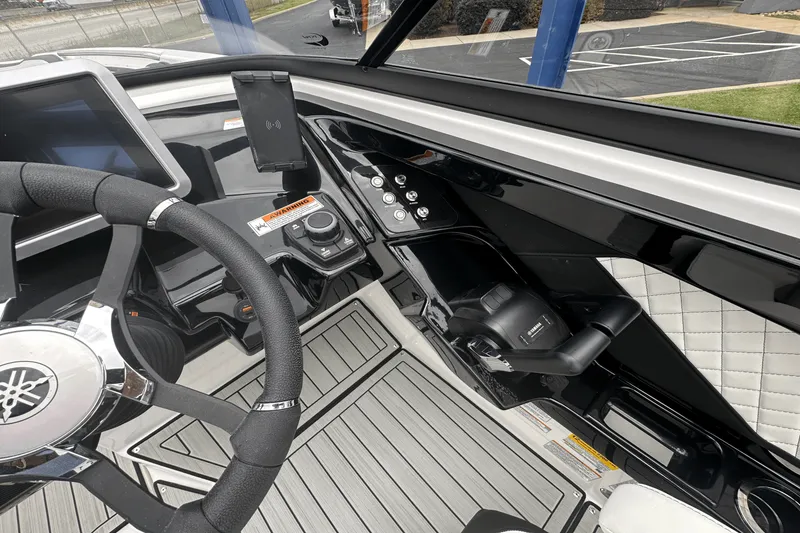 Slide: The Image of Yamaha 252S 2025 - 14