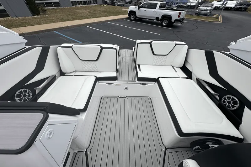 Slide: The Image of Yamaha 252S 2025 - 15