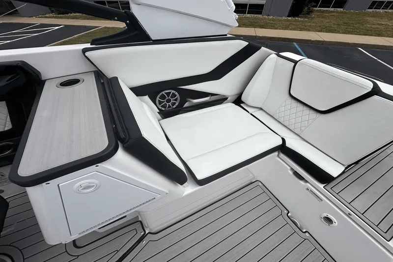 Slide: The Image of Yamaha 252S 2025 - 16