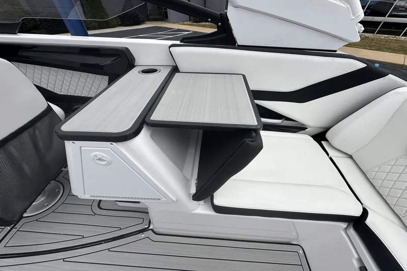 Slide: The Image of Yamaha 252S 2025 - 17