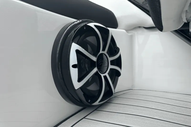 Slide: The Image of Yamaha 252S 2025 - 18