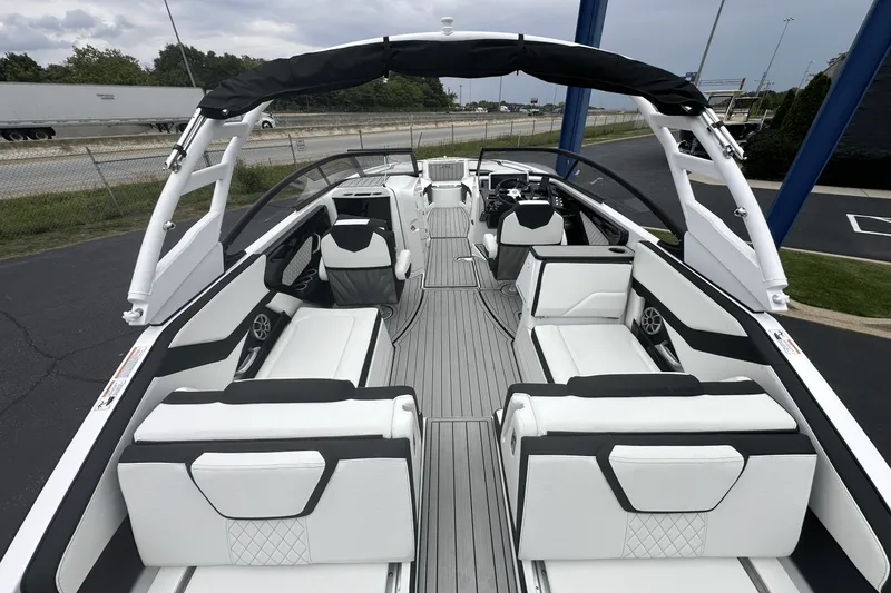 Slide: The Image of Yamaha 252S 2025 - 19