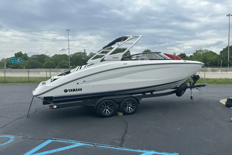 Slide: The Image of Yamaha 252S 2025 - 2