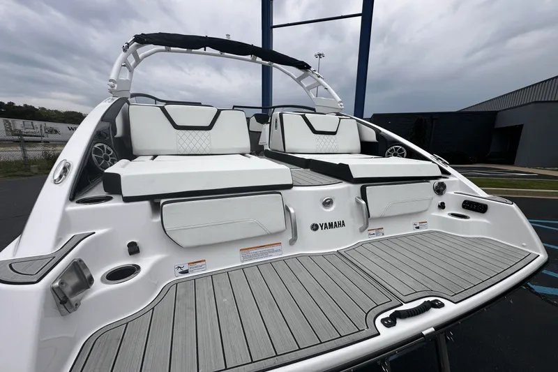 Slide: The Image of Yamaha 252S 2025 - 20